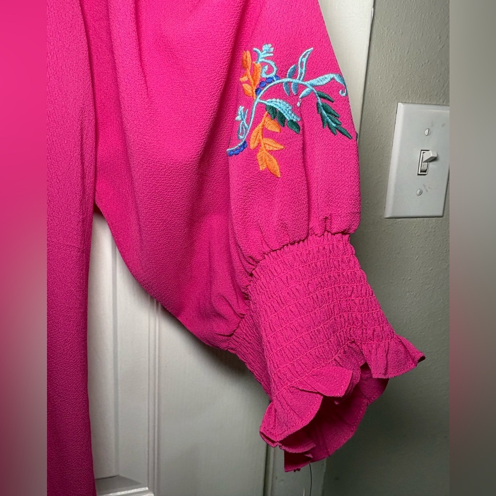 NWT - Calessa Pink Embroidered Round VNeck BOHO Tunic - Picture 4 of 10